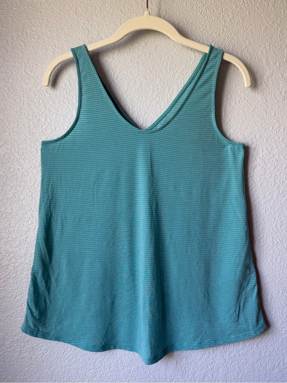 Manduka Cross Over Back Activewear Tank Top, EUC. Women’s Small.